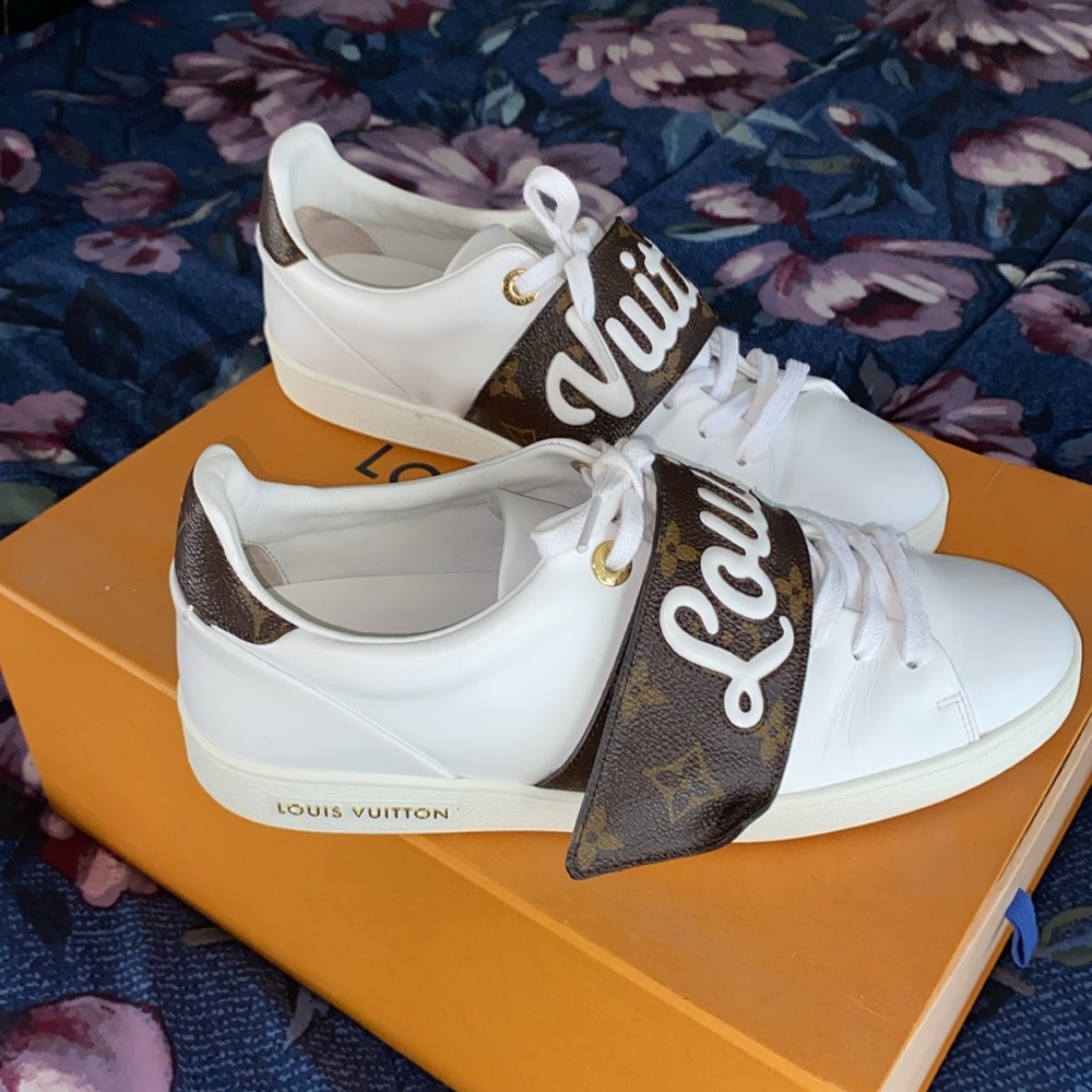 Low Top White and Off White Louis Vuitton Sneakers ( New pair LV laces included)